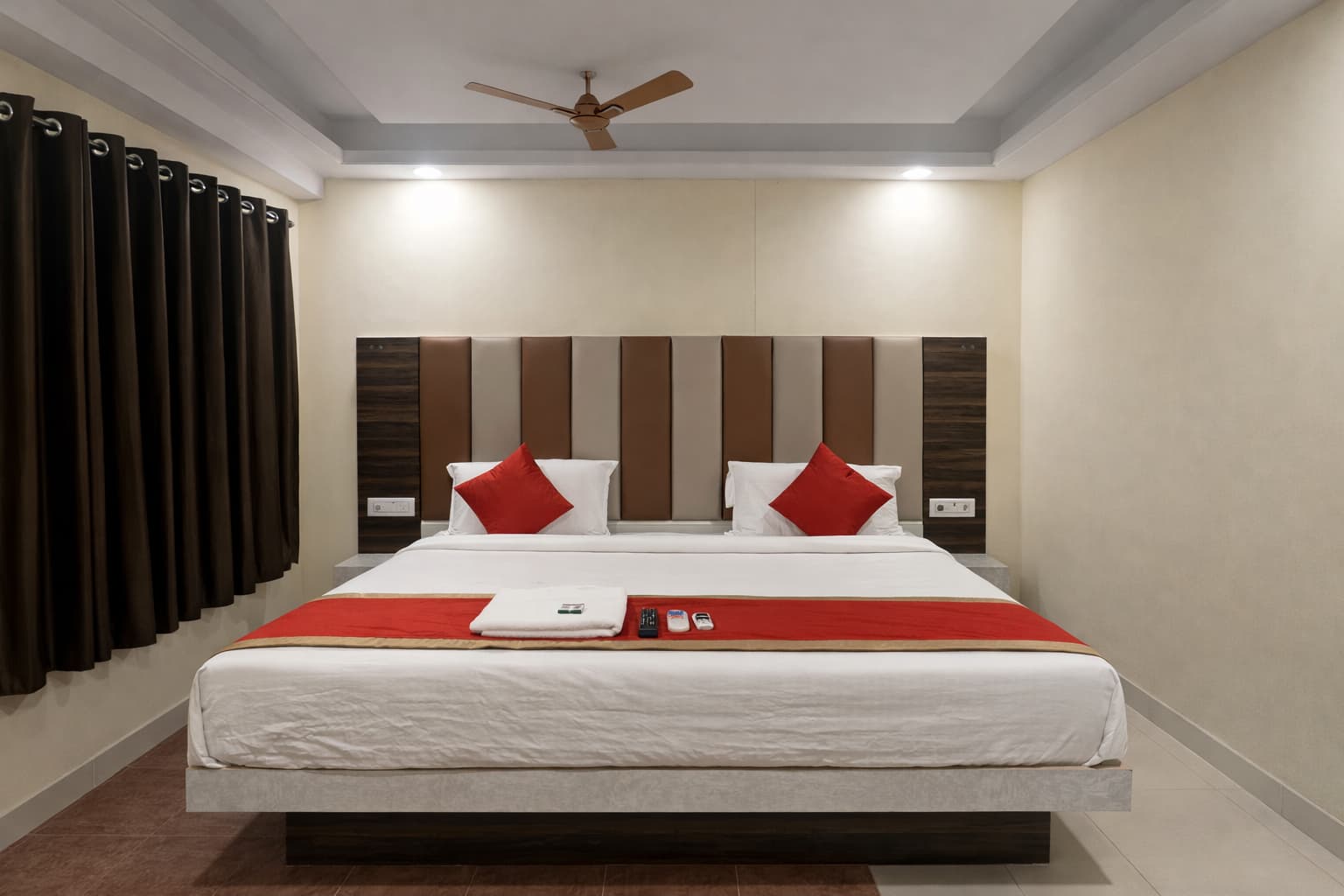 Spacious room with modern amenities